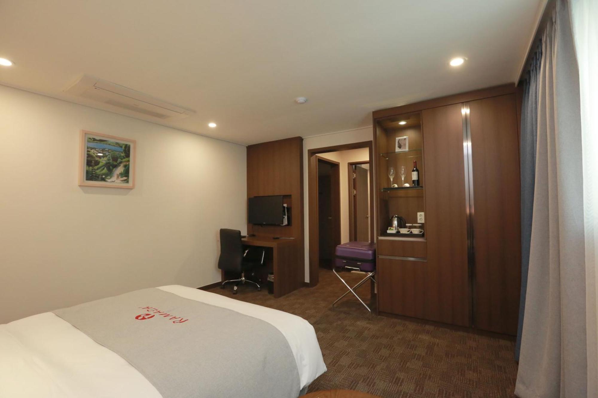 Ramada Taebaek Hotel Exterior photo